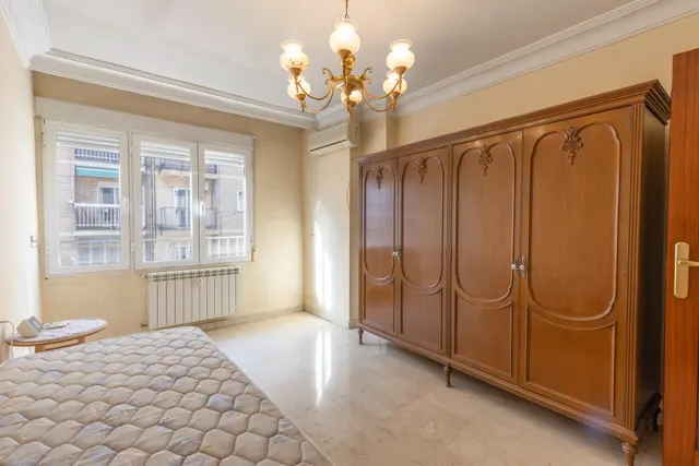 Piso en venta en pleno centro de Granada – Planta alta, garaje y gran potencial de reforma — 39