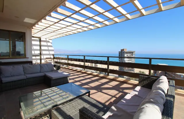 Exclusivo ático en Playa de San Juan – Lujo, amplitud y vist - foto 2
