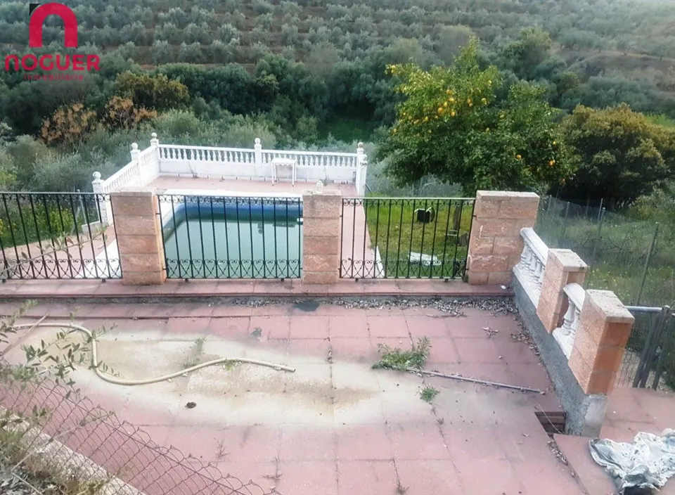 CASA DE DOS PLANTAS CON PISCINA Y CON AGUA POTABLE
