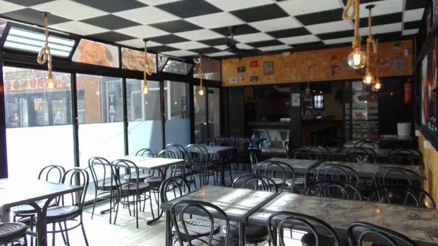 Totalmente reformado local comercial, funcionado como restaurante en zona turística en Levante. — 3