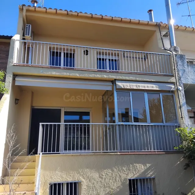 Chalet adosado 210 mt y Jardin 50 mt sol todo el día