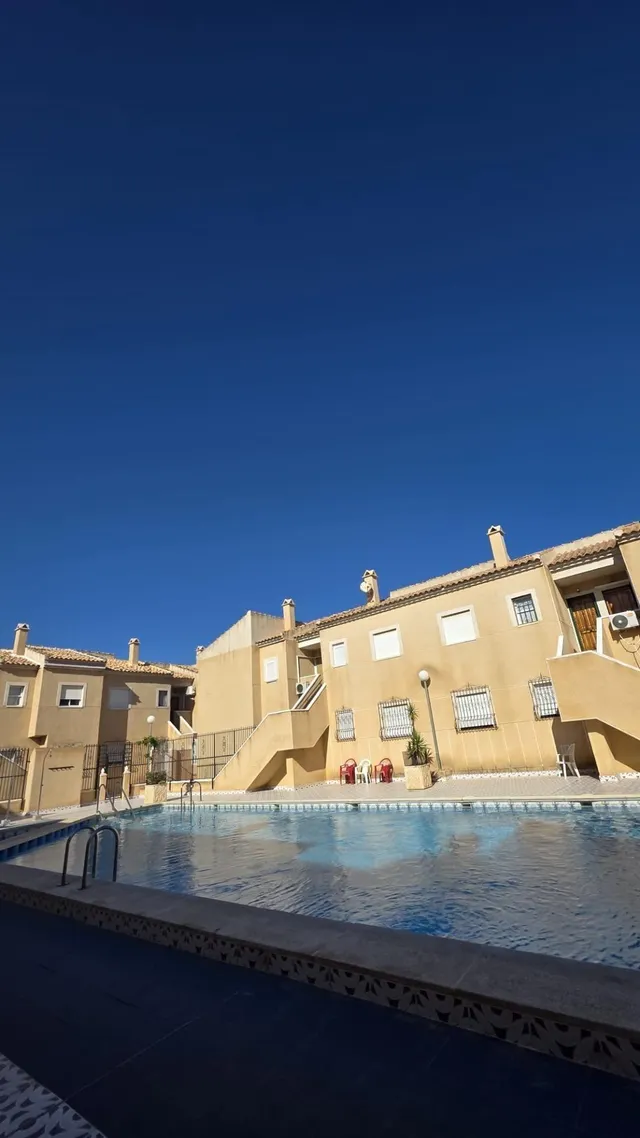 ESTUPENDA VIVIENDA EN PLANTA BAJA CON PISCINA COMUNITARIA — 24