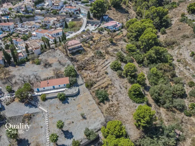 FINCA CON VISTAS AL MAR · DOBLE ACCESO · A 2 MINUTOS DE LA PLAYA · GRAN POTENCIAL RESIDENCIAL — 13