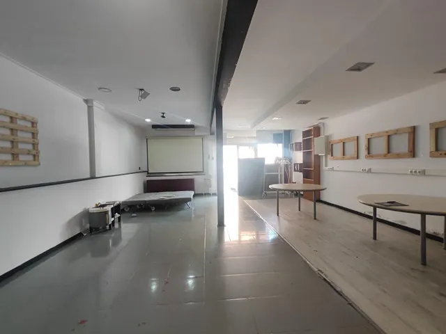 LOCAL COMERCIAL EN VENDA AL CENTRE DE VILANOVA DEL CAMÍ — 2