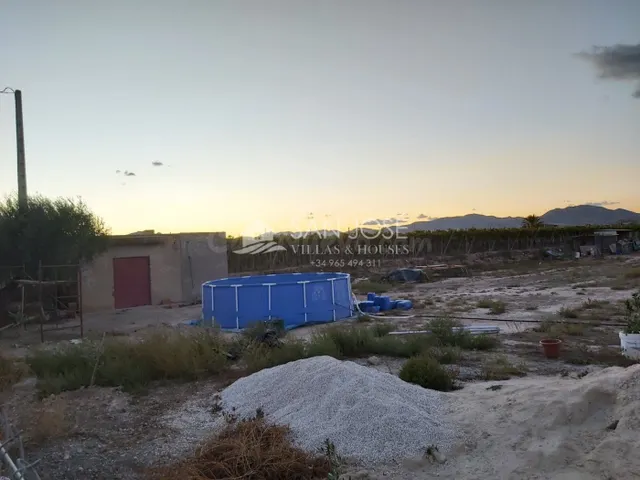 SE VENDE PARCELA CON ALBERGUE EN ZONA HUERTA MAYOR EN ASPE - foto 2