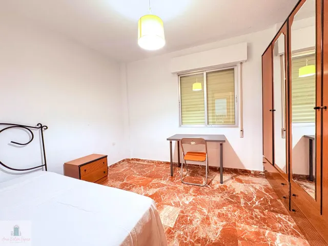 En venta en Valdepasillas, junto a Sinforiano Madroñero — 40
