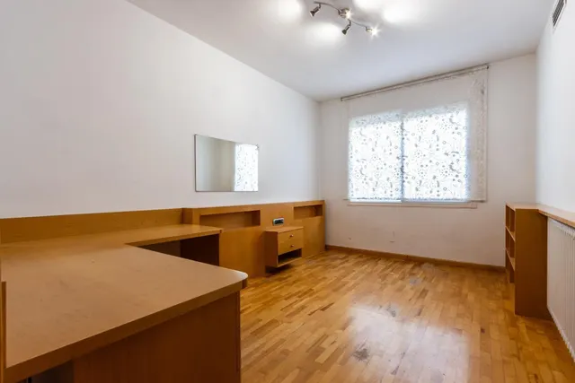 Espectacular ático dúplex de 5 habitaciones con 2 salones de (32m2 y 55m2), 2 terrazas y garaje privado en pleno centro de Sabadell. — 10