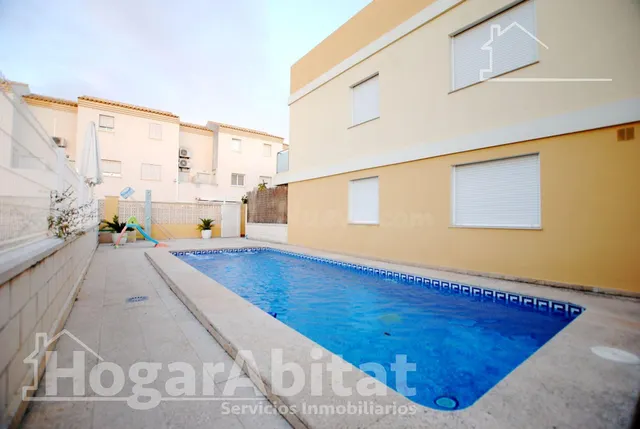 ADOSADO CON PISCINA, GARAJE Y TERRAZA CERCA DE LA PLAYA - foto 3