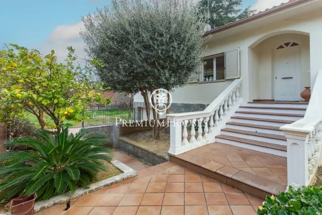 Casa independiente con jardín en venta en Argentona — 40
