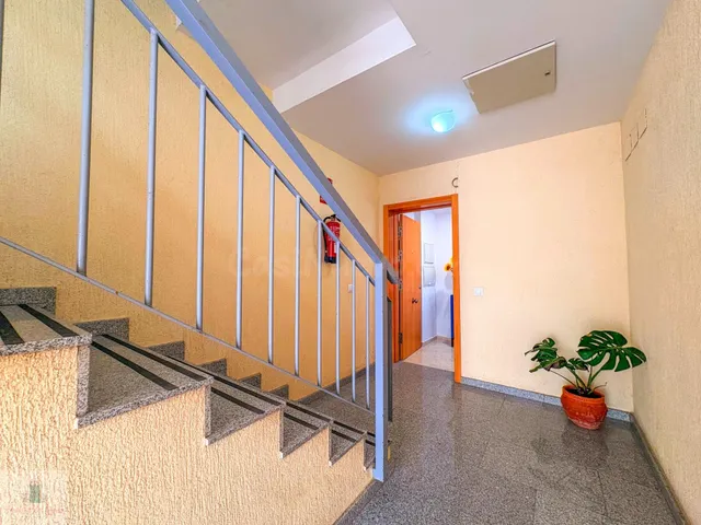Apartamento de 2 dormitorios con patio, garaje y trastero en Ronda Sur — 3