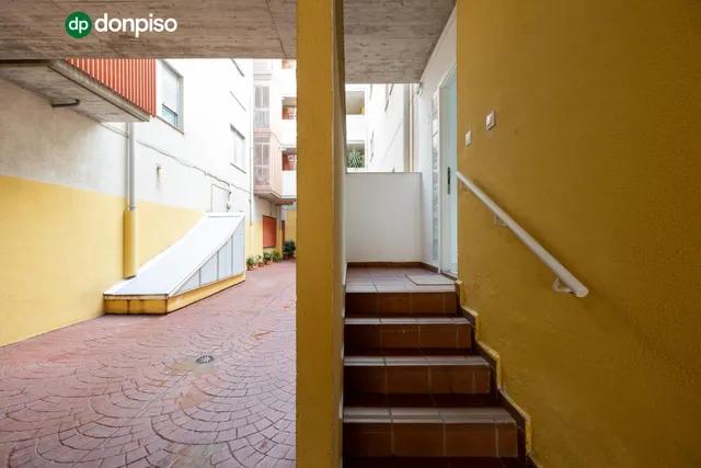 Planta baja con terraza privada, 3 dormitorios, 2 baños y garaje — 25