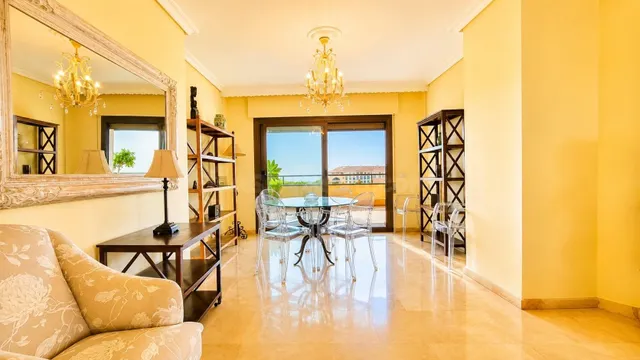 Espectacular apartamento en el pleno CENTRO de SAN PEDRO ALCÁNTARA con gran terraza y vistas PANORAMICAS AL MAR. — 6