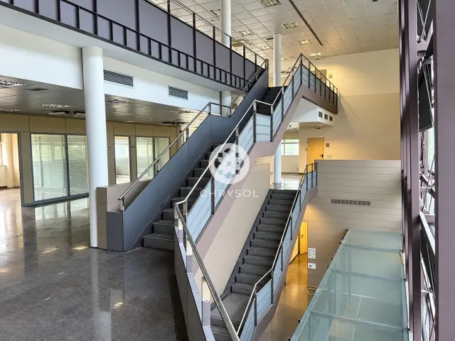 Exclusiva nave industrial tipo c con edificio corporativo junto a zona franca y fira de Barcelona. — 16