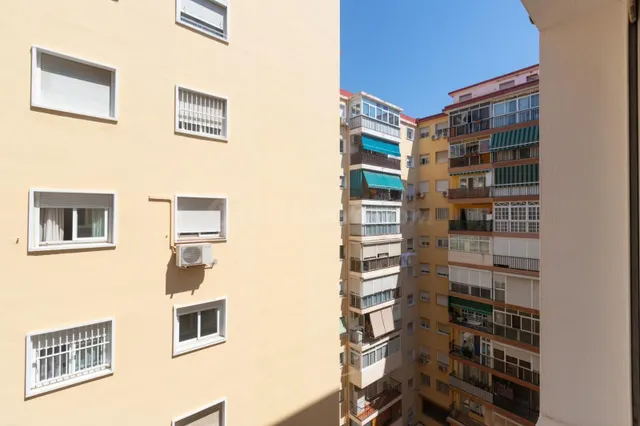 Amplio y luminoso piso en el corazón de Málaga — 5
