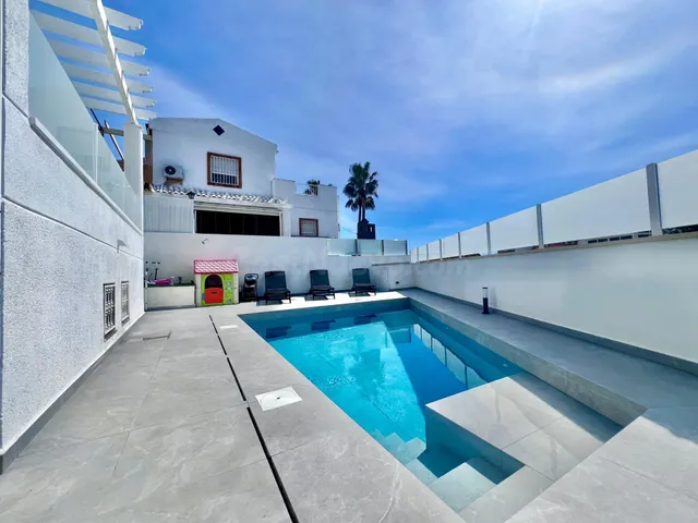 Villa de 5 dormitorios y 4 baños en San Miguel de Salinas (Alicante) — 47