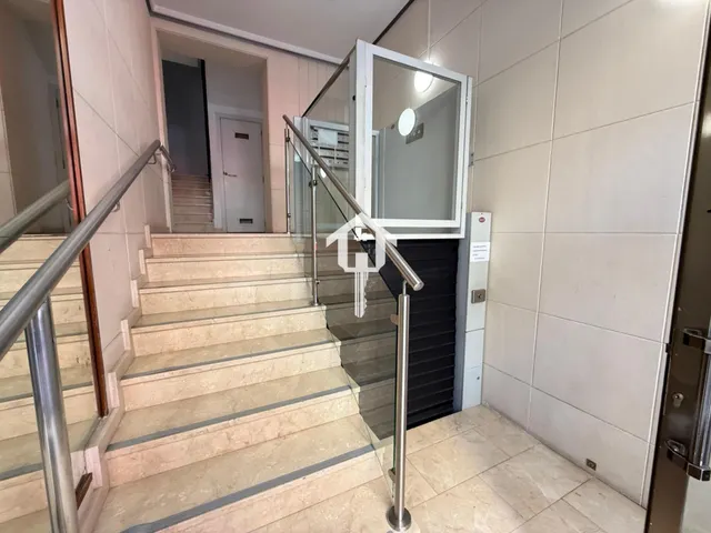 Piso en venta en pleno centro de Alicante, 88m2, 3 habitaciones dobles, 2 baños, quinta planta con ascensor — 45
