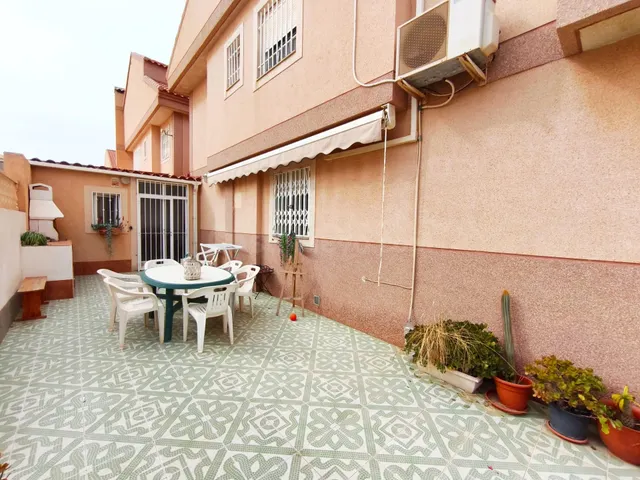 Espacioso Triplex en el Centro del Puerto de Mazarrón con Gran Porche y Garaje — 2