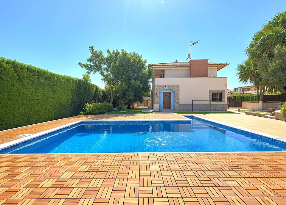 Elegancia y amplitud en Cambrils - LA DORADA - posiblemente la mejor zona residencial frente al mar de la Costa Dorada.