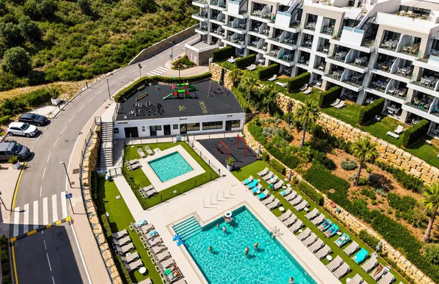 APARTAMENTO CON VISTAS PANORÁMICAS AL MAR EN MIJAS COSTA – IDEAL PARA VIVIR O INVERTIR — 24