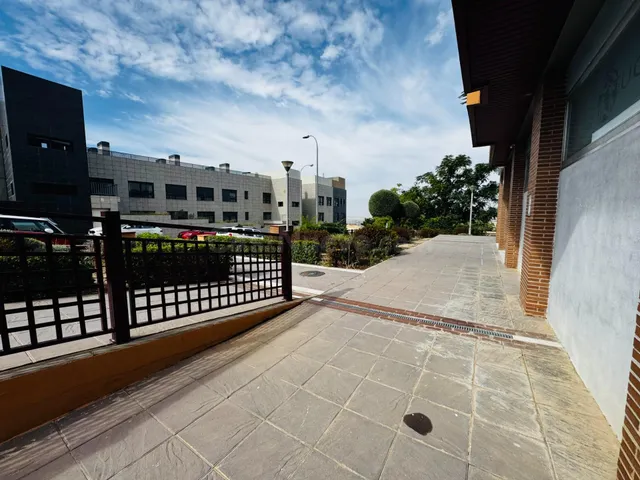 LOCAL COMERCIAL EN VENTA EN SERRALLO – BOLA DE ORO — 4
