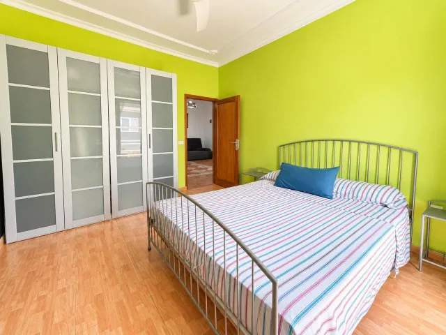Vivienda de cuatro dormitorios con balcón en Arucas - Santidad — 7