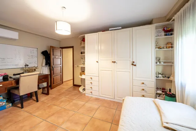 Chalet unifamiliar independiente de 320 m2 parcela de 992 con piscina y certificación A — 39