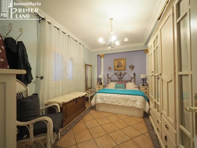 Amplia Casa en el Corazón de Tomelloso con Estilo y Comodida - foto 4