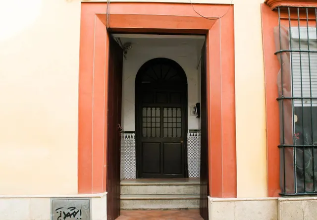 CASA DE VECINOS CON 8 APARTAMENTOS — 3