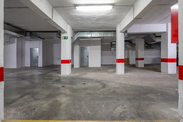 Alquiler plaza de aparcamiento para moto en Arabial — 21