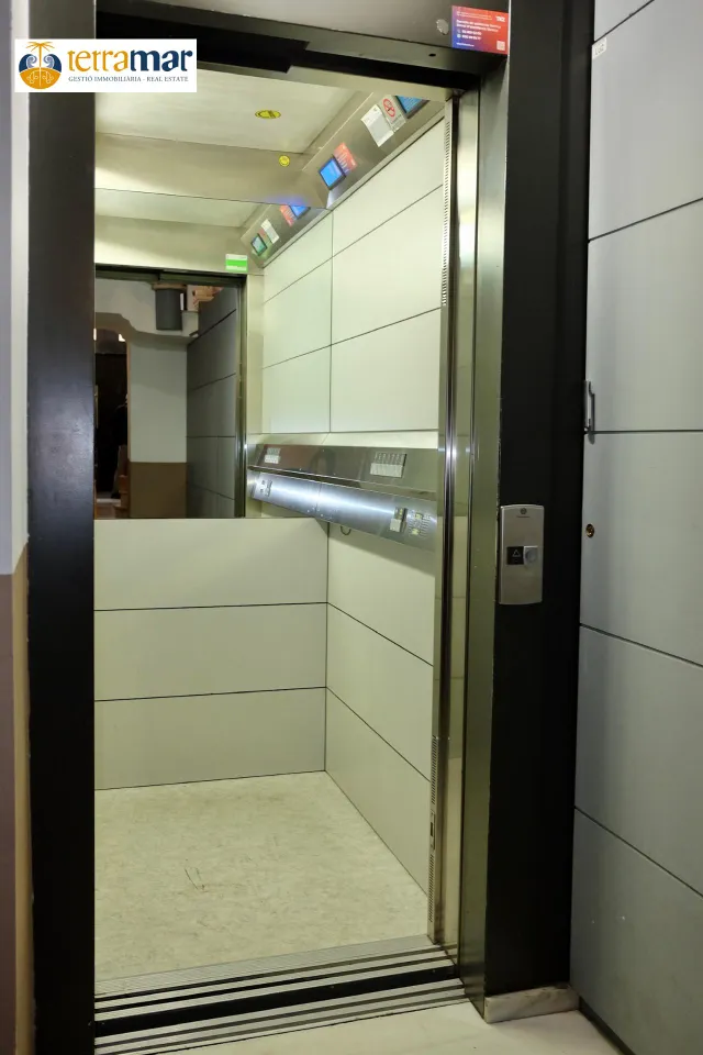 Moderno piso reformado en el corazon del eixample junto a ronda de la universidad - Barcelona — 35