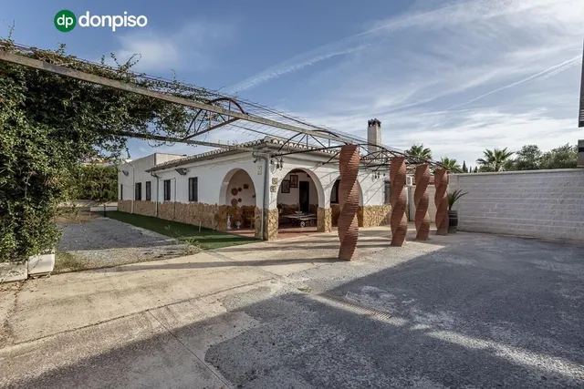 Chalet independiente con pozo propio y placas solares — 29