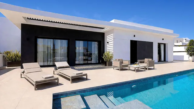 Villa de lujo de 4 dormitorios con piscina privada y vistas a la montaña en Ciudad Quesada, Costa Blanca — 24