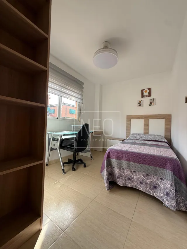 Piso en calle dorada, Granada. — 26