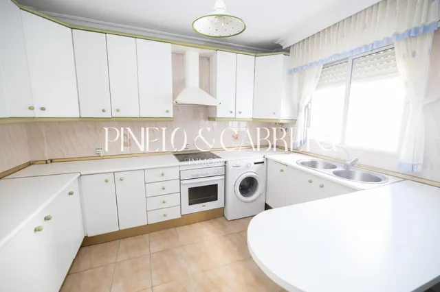 Piso en venta con terraza y ascensor en calle madrid — 16