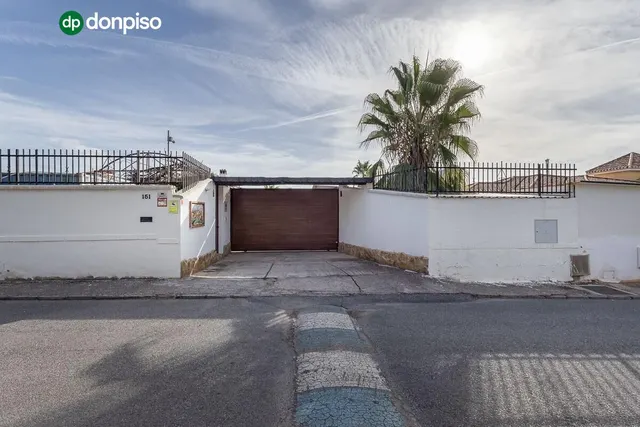 Chalet independiente con pozo propio y placas solares — 36