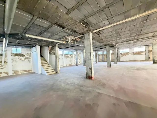 Local comercial 2800m² en venta - Estacion de autobuses — 25