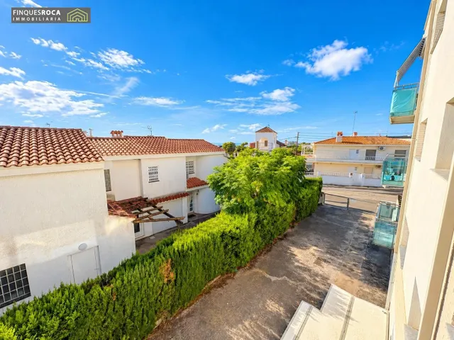 En Urbanizacion Serramar, Apartamento Esquinero, de 2 Dormitorios, Baño Completo, Terraza de 12 m2, Vistas Despejadas — 23