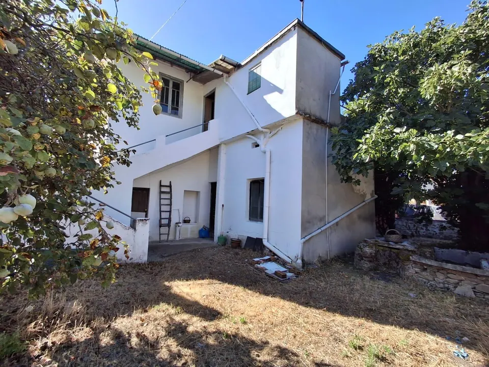 VENTA: Casa con Terreno Valtuille de Abajo
