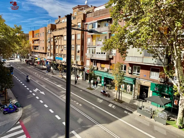 Piso exterior de 88m2 con 4 dormitorios para REFORMA INTEGRAL, con soleado salon comedor con acceso directo a una luminosa terraza exterior y cocina con tendedero,. — 10
