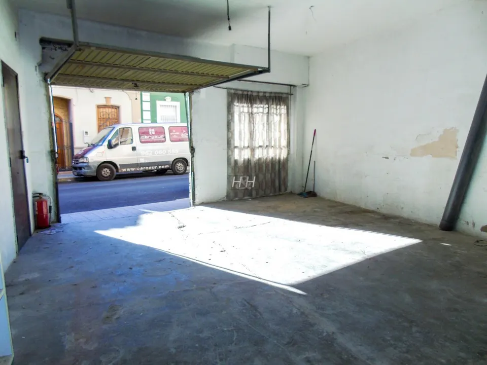 Estupendo local multifuncional en Canterería. / HH Asesores, Inmobiliaria en Burjassot/