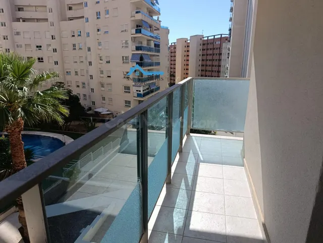 Luminoso piso esquinero con dos terrazas, garaje y trastero en La Cala de Villajoyosa — 2