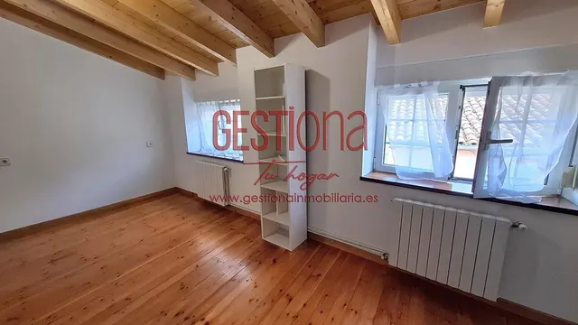 CASA COMPLETAMENTE REFORMADA EN ARENAS DE IGUÑA. — 25