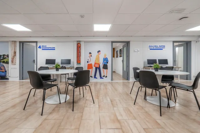 Venta de amplio y funcional local en zona inmejorable (avda. madrid) - Granada — 50