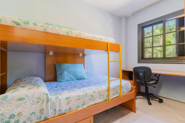 Gran casa familiar de 3 plantas en Ronda de Poniente — 21