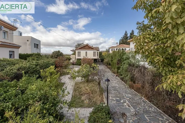 Gran casa con parcela y piscina en Cájar — 34