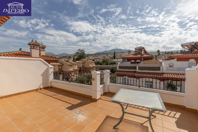Adosada con 4 dormitorios, amplias terrazas y vistas a Granada y sierra nevada — 40