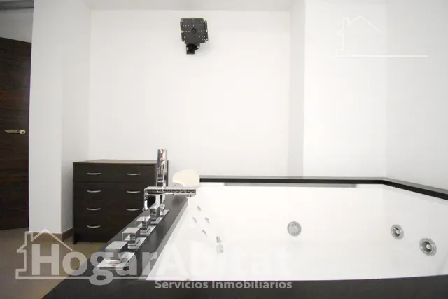 ¡HOGAR DE LUJO! MUY AMPLIO, BONITO Y LUMINOSO, TODO AMUEBLADO — 41