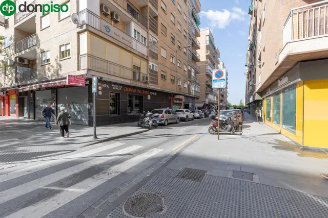 Piso con terraza y gran potencial junto a Camino de Ronda — 38