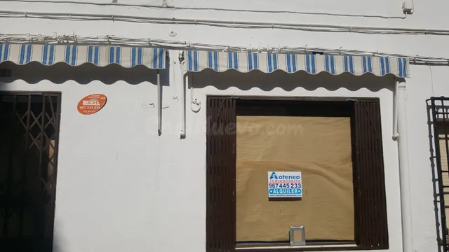 Local  en el centro de la población — 2