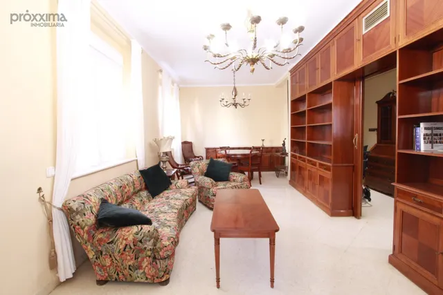 Vivienda con amplia terraza y grandes posibilidades en Los Remedios — 4